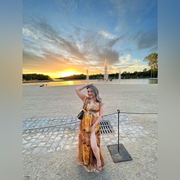 Trusted POSHMARK AMBASSADOR - Dianne, RN ✨ - Picture 3 of 11